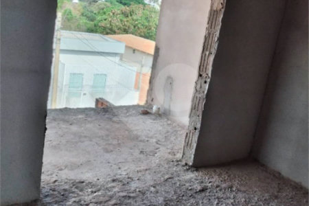 Sobrado em construção no Jardim de Cresci .