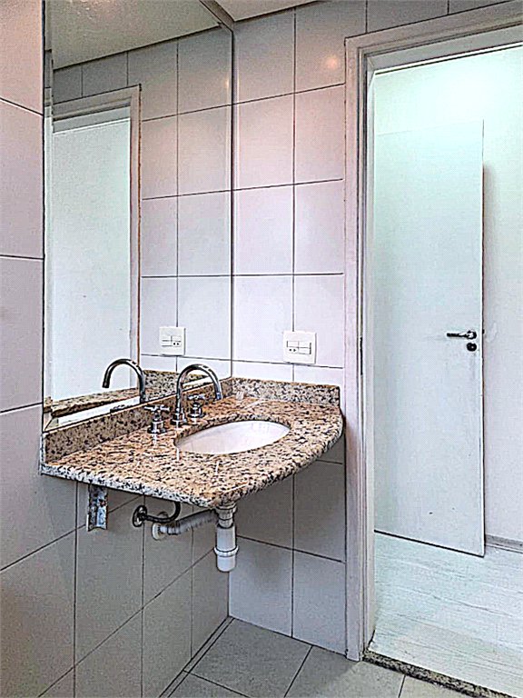 Apartamento na Chácara Inglesa com 2 dormitórios (1 suite), varanda, vista livre e vaga