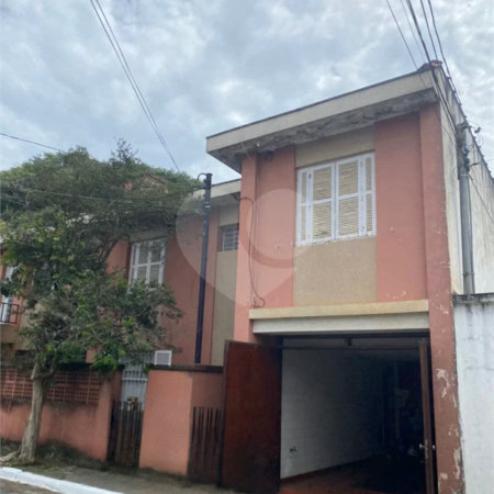 Sobrado á venda em Moema de 280m² com 3 vagas 3 dormitórios e 5 banheiros
