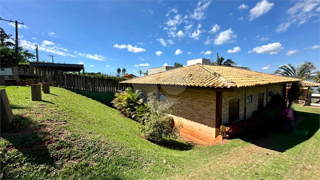 Casa para venda no Condomínio Vivenda do Broa.
