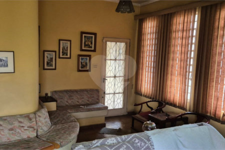 Casa Sobrado com varandas
