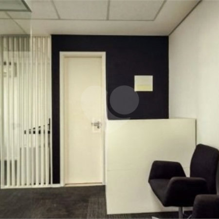 Sala comercial com 35m², 1 vaga, 1 banheiro, à venda na Barra Funda.