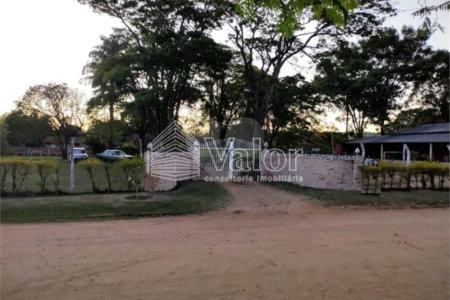 Chácara à venda com 4 quartos, sendo 1 suíte,  em Chácara Leila, São Carlos, SP