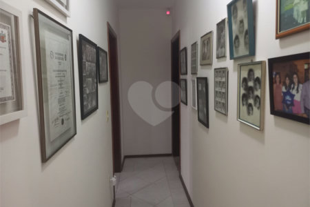 Casa à venda com 4 quartos, sendo 2 suítes,  em Villaggio Capríccio, Louveira, SP