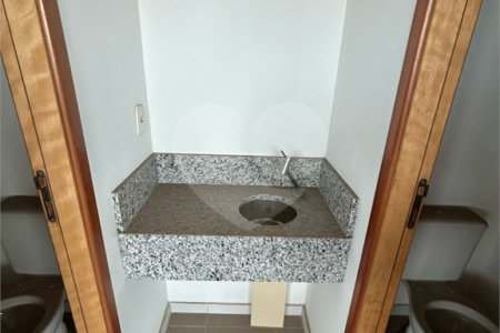 Oportunidade! Sala Comercial de 74m² com Estrutura Completa