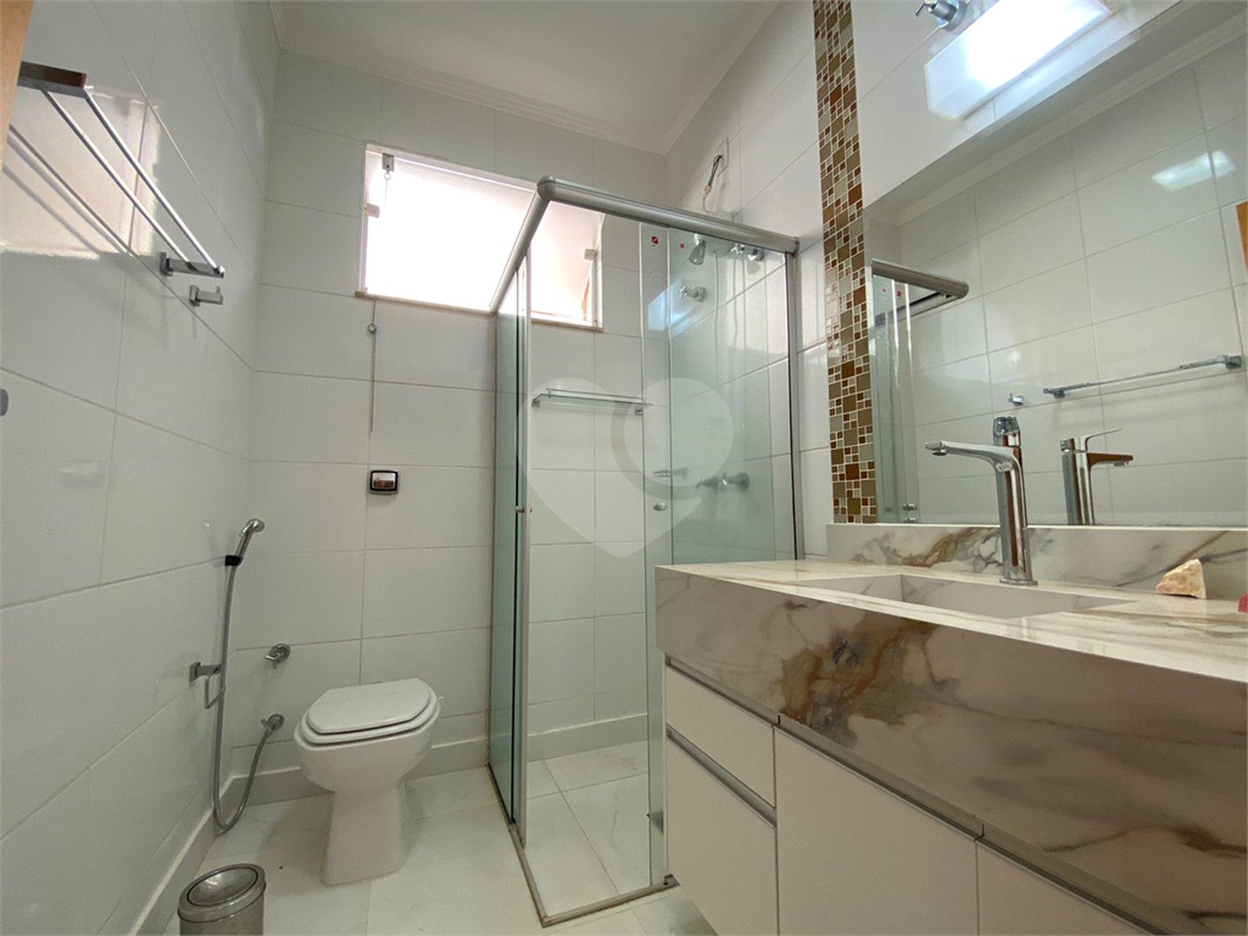 Casa térrea com piscina para venda no Condomínio Quebec.