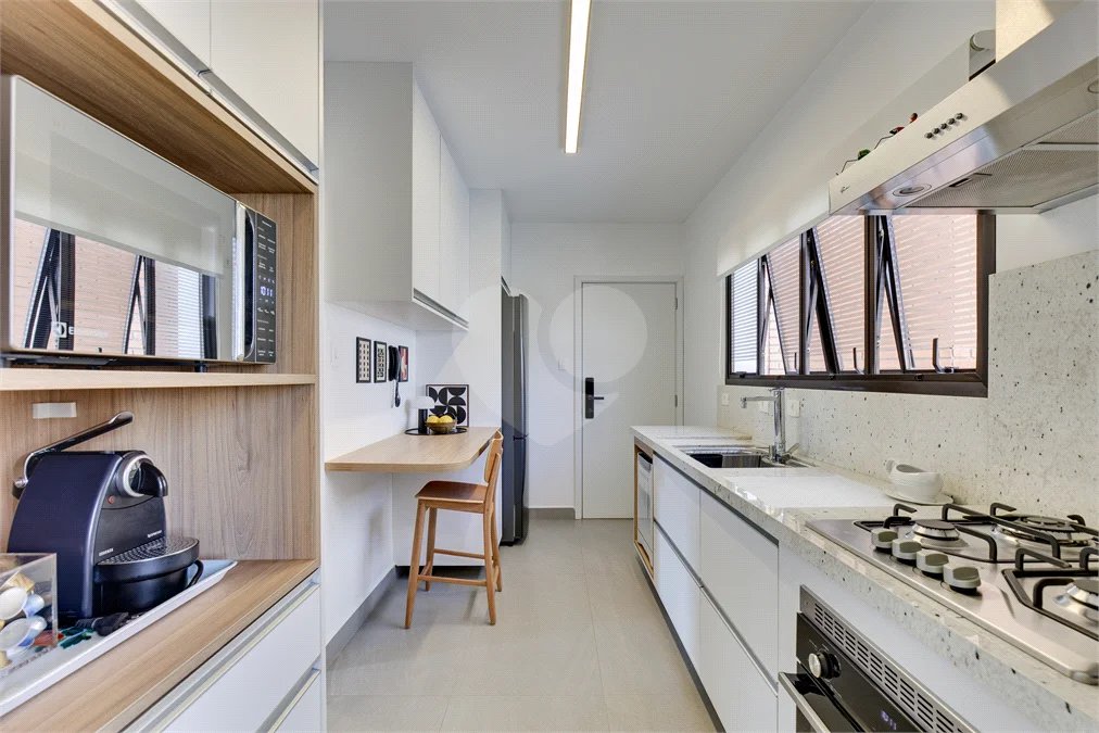 Apartamento à venda com 2 quartos, sendo 1 suíte,  em Campo Belo, São Paulo, SP