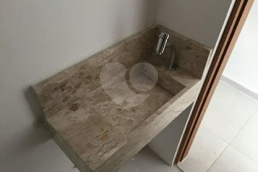 Sobrado novo nunca habitado.