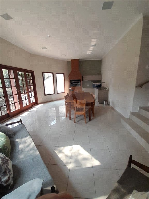 3 AMPLAS SUITES MAIS ECRITORIO MUITO VERDE E AMPLO QUINTAL
