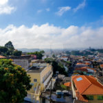 Sobrado para moradia de família grande ou para investidor.