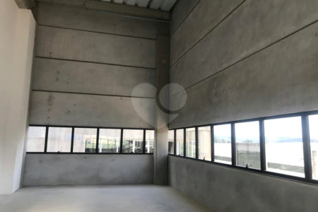 Galpão industrial com renda à venda em Cotia