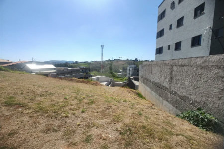 Terreno em Atibaia com 197 metros, pronto para construir, ao lado de supermercado e diversos comércios