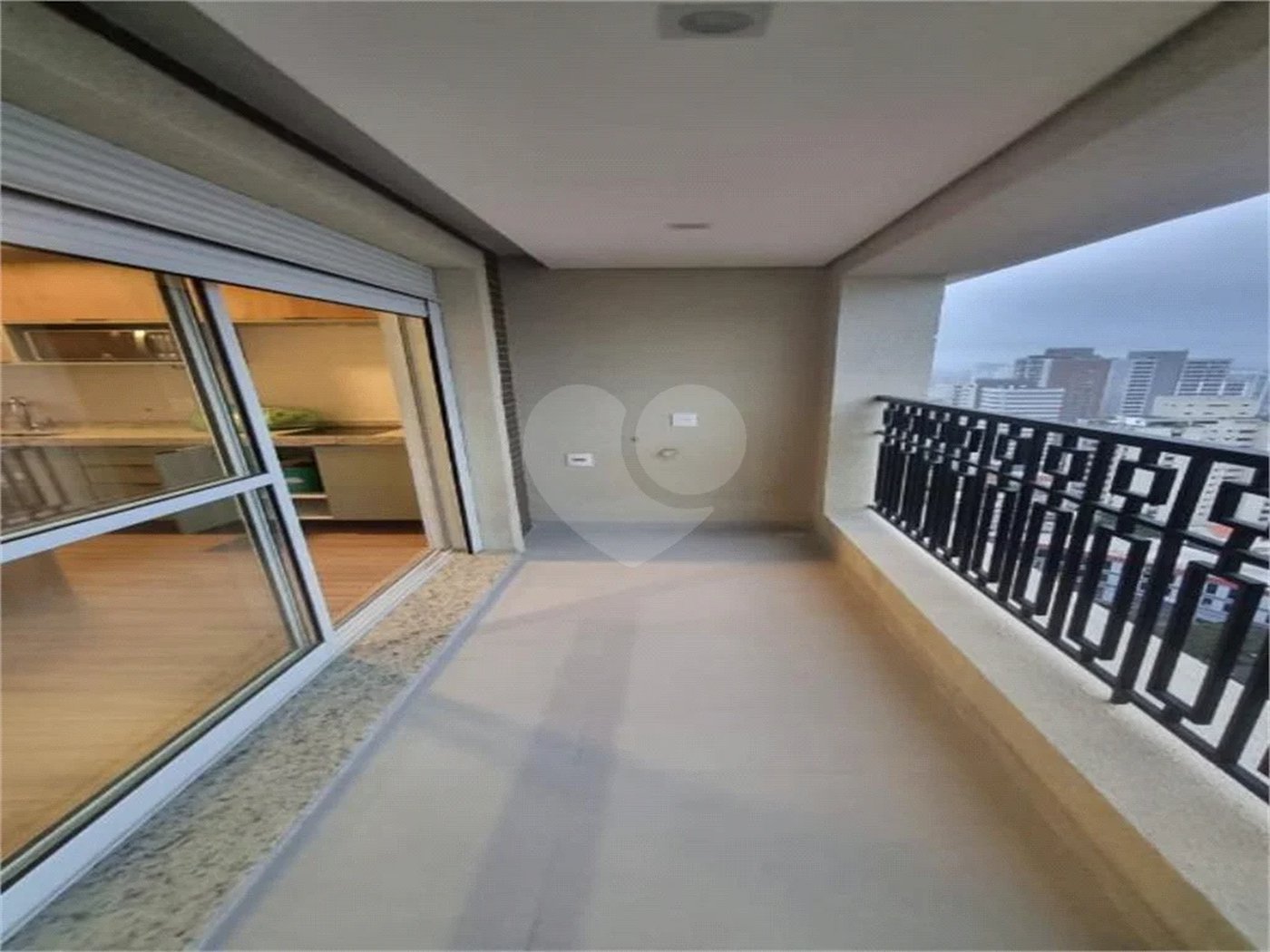Studio Mobiliado com Varanda, Ar-Condicionado e Lazer Completo