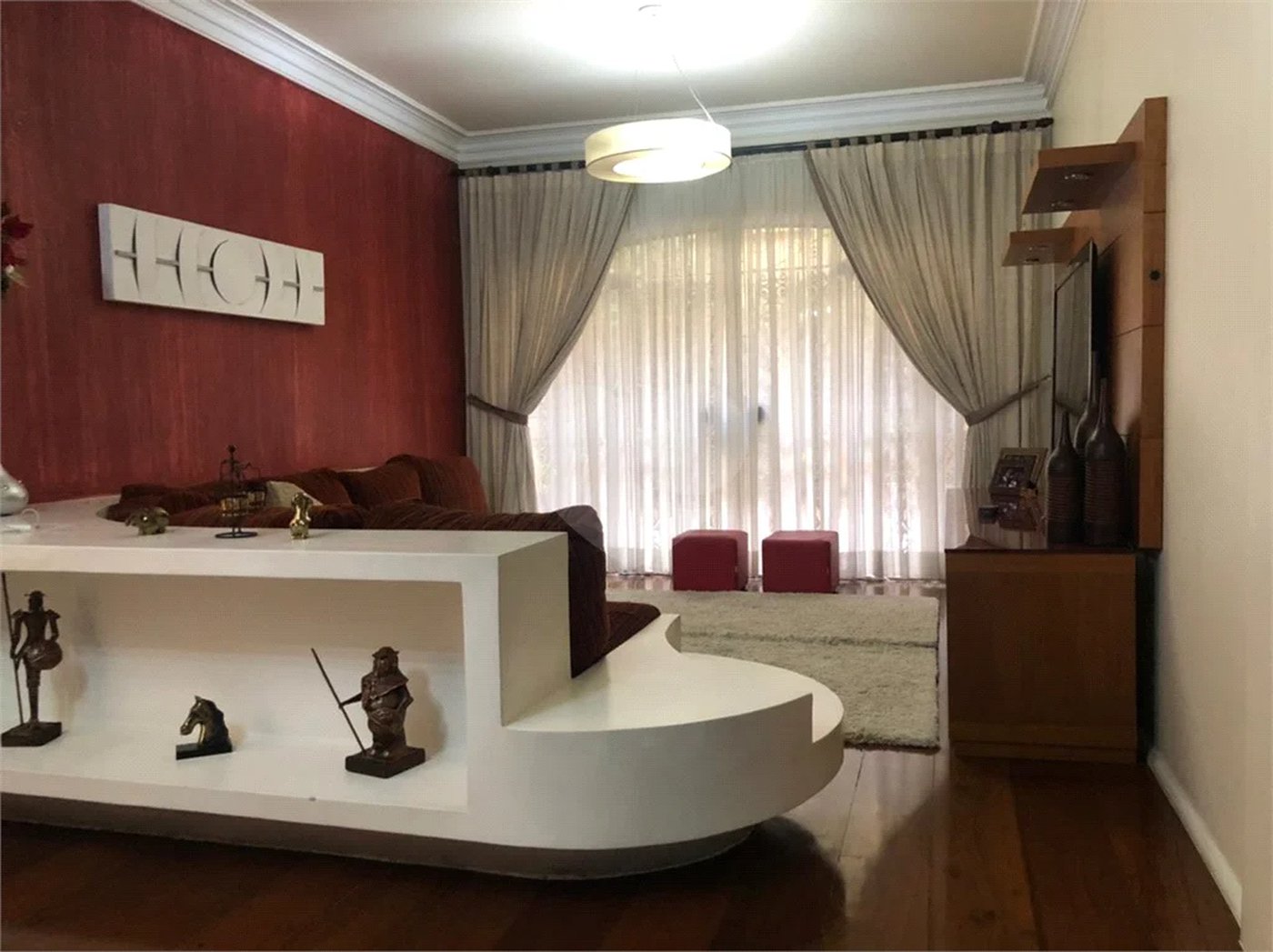 Sobrado com 363m² à venda no Alto da Moóca - 3 suítes e 6 vagas.