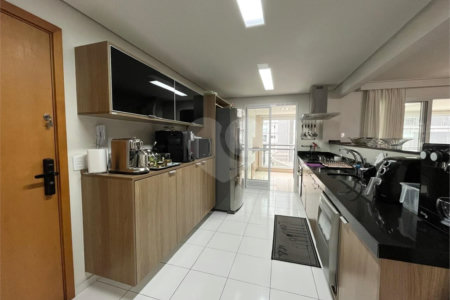 Apartamento á venda com 200m² - Bosque da Saúde