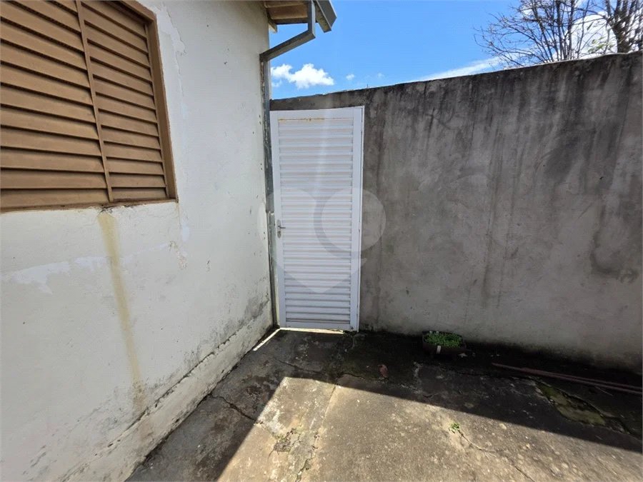 Casa térrea à venda com amplo quintal e grande potencial na Vila Nery