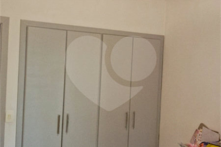 Apartamento a venda na Aclimação com 4 dormitórios e 2 vagas.