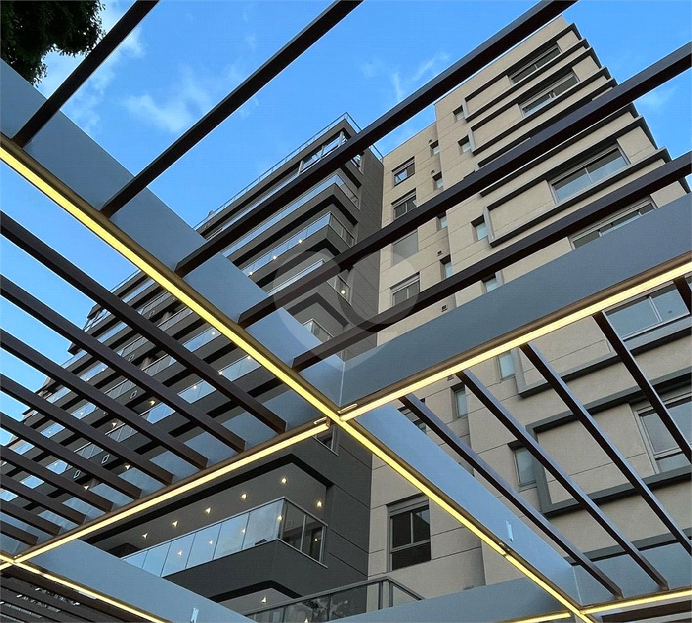 Apartamento tipo garden, novo, nunca habitado. 4 suítes
