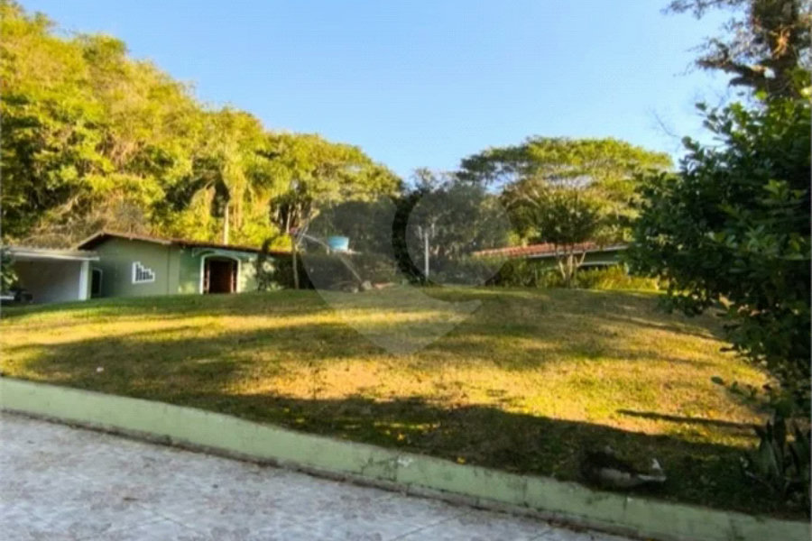 Sítio à venda com 4 quartos, sendo 1 suíte, em Biritiba-Mirim, SP