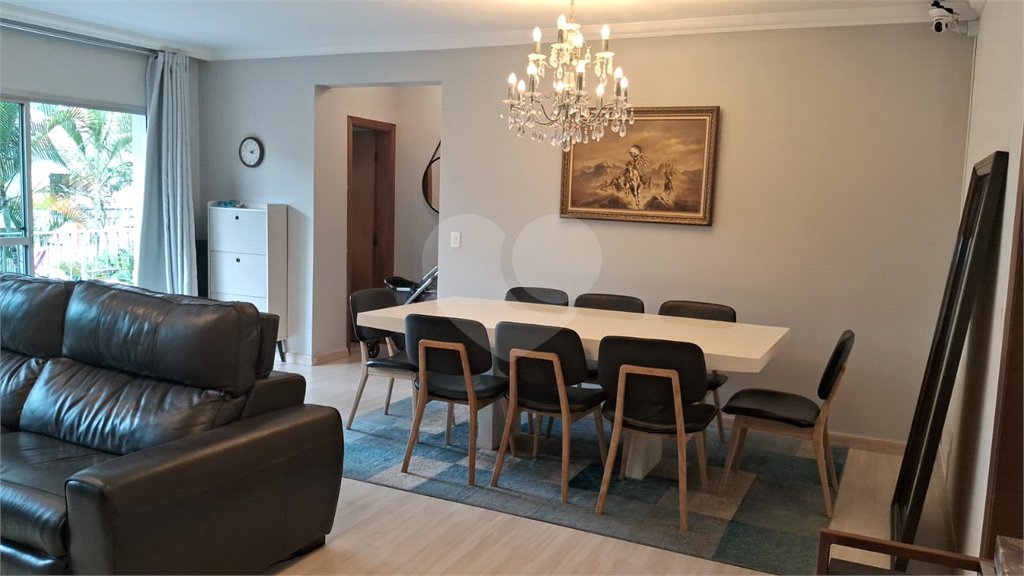 Apartamento a venda na Aclimação com 4 dormitórios e 2 vagas.