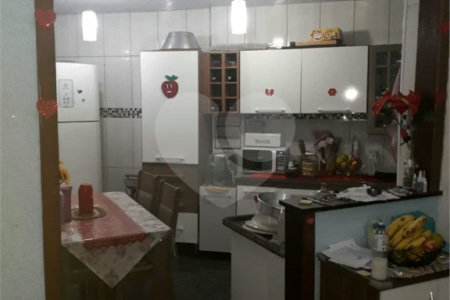 Casa com 260m² , 3 pavimentos , 6 dormitórios , 1 suíte , 3 vagas , a venda no Itaim Paulista.