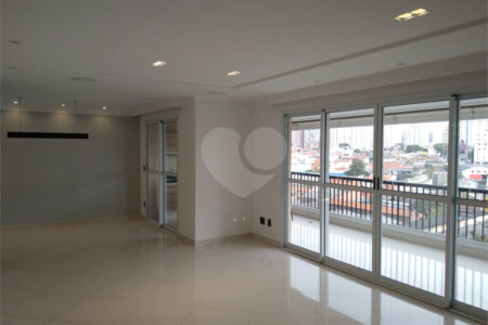 Apartamento 3 suítes, varanda gourmet, 3 vagas em Condomínio Clube na Mooca