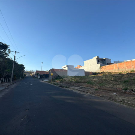 Terreno de 277m2 á venda em São Carlos.