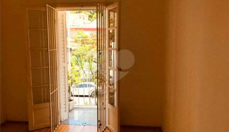 Casa à venda com 3 quartos, sendo 1 suíte, em Vila Mariana, São Paulo, SP