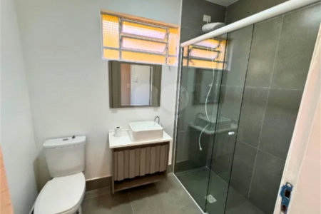 Excelente oportunidade para investidores: três casas locadas, renda mensal imediata e localização estratégica na Saúde!!