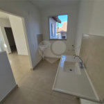 Indaiatuba - Sp - Vila Vic Florença - R$ 290.000,00 - Apartamento de 48m²,, no andar de cima, dois quartos, um banheiro, cozinha e sala, uma vaga de garagem. Condomínio fechado. Apartamento está do jeito que foi entregue . Area de lazer no condominio - Área do condomínio: Churrasqueira