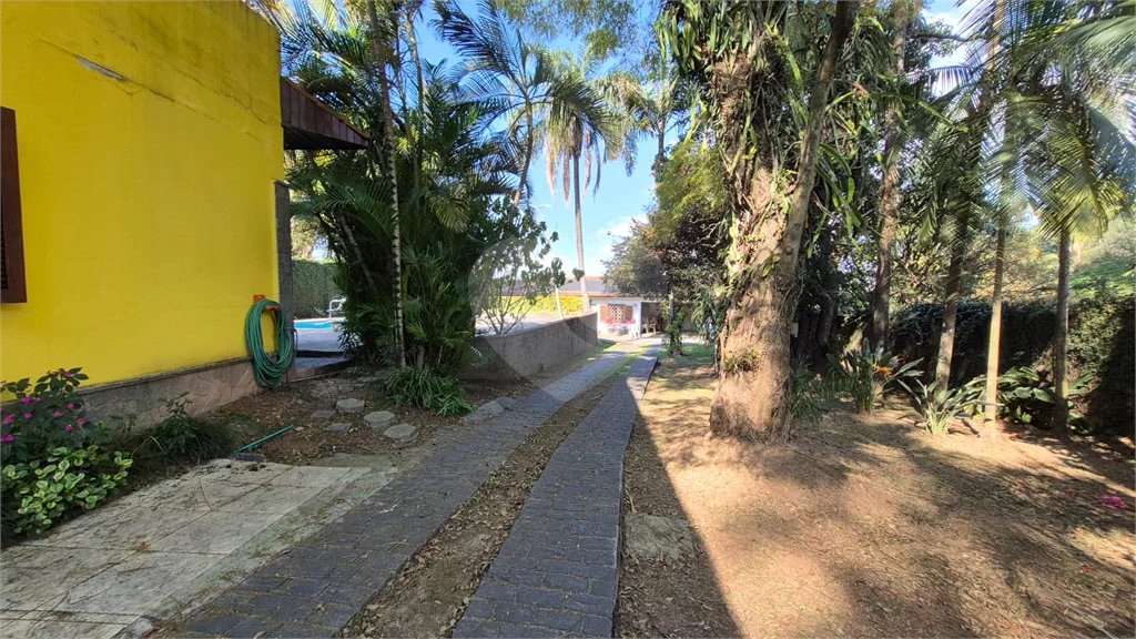 Casa com Piscina, Sauna e Edícula em Rua Arborizada no Tremembé