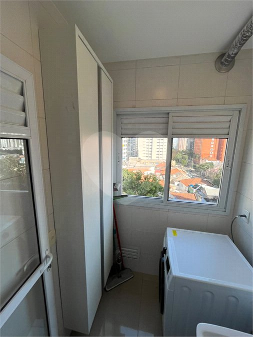 Apartamento com 2 dormitórios, 2 vagas e depósito privativo na Vila Mariana
