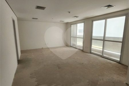Sala comercial a venda em frente ao Allianz Parque
