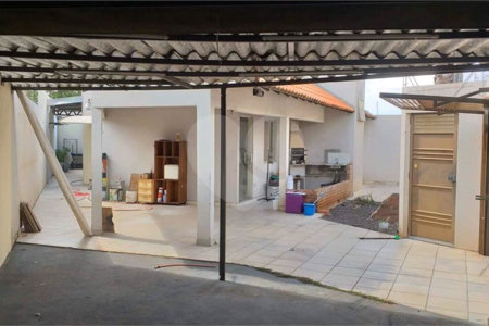Casa térrea para venda em Araraquara/SP.