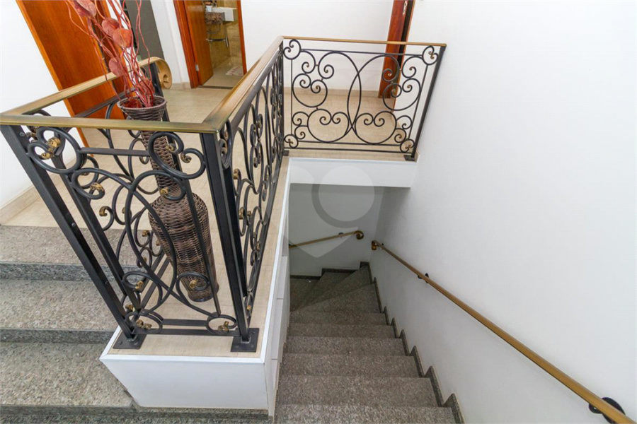 Casa Sobrado à venda com 342 m², 3 dormitórios, sendo 2 suítes, 4 vagas na Vila Mariana - São Paulo.