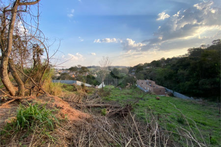 Terreno em Atibaia com 415 metros e pronto para construir no bairro Jardim Paulista, aceita financiamento