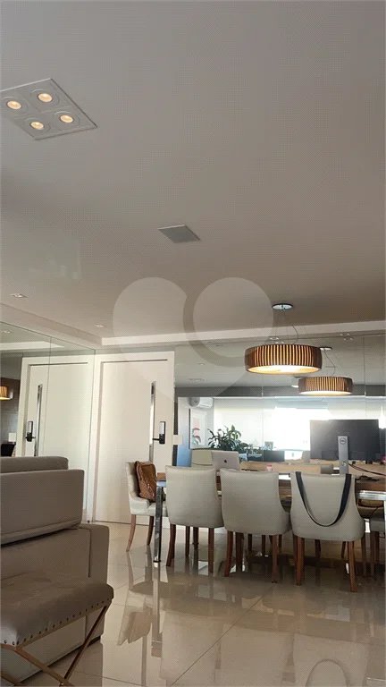 Apartamento na Mooca com 204 m² com vista maravilhosa, sendo 3 suítes e 4vagas.