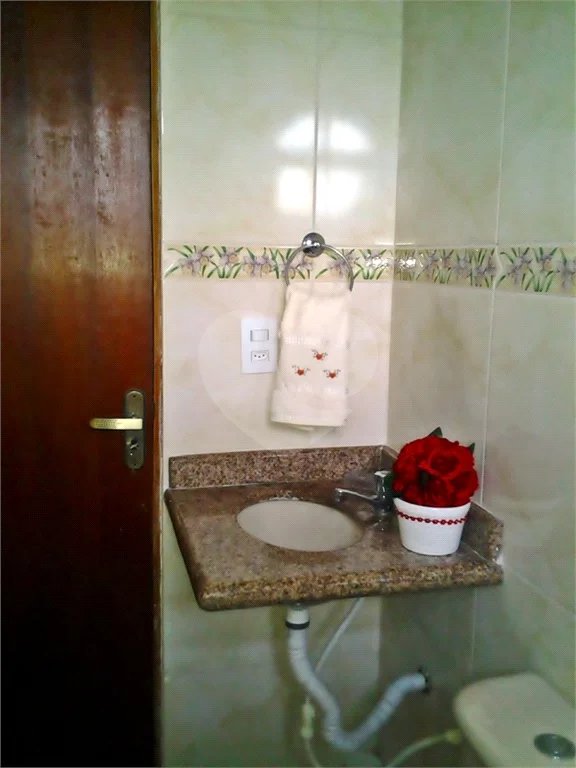 Casa com 260m² , 3 pavimentos , 6 dormitórios , 1 suíte , 3 vagas , a venda no Itaim Paulista.