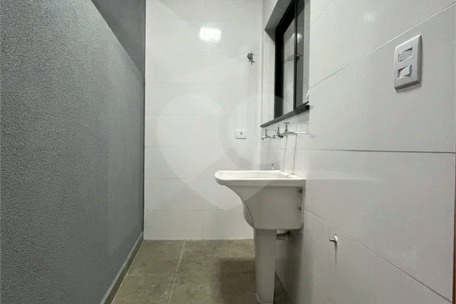 Sobrado 120 Metros 3 Dormitórios 1 Suíte 2 Vagas.