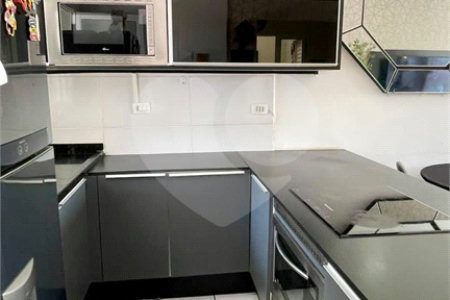Casa Térrea à Venda com 3 dormitórios em Atibaia/SP