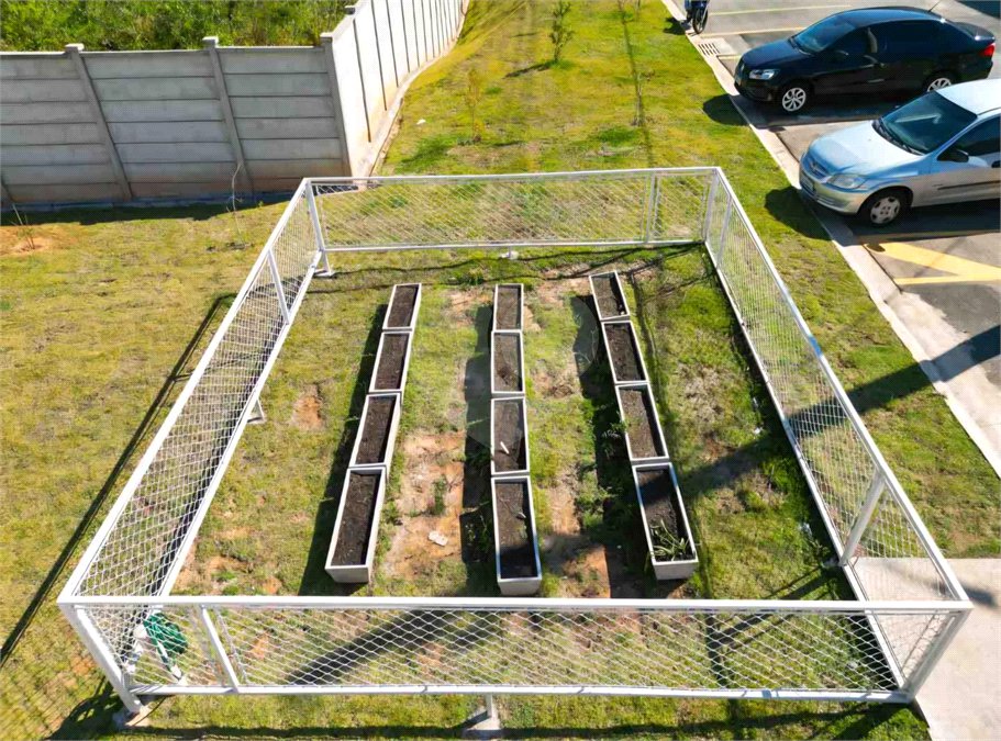 Indaiatuba - Sp - Vila Vic Florença - R$ 290.000,00 - Apartamento de 48m²,, no andar de cima, dois quartos, um banheiro, cozinha e sala, uma vaga de garagem. Condomínio fechado. Apartamento está do jeito que foi entregue . Area de lazer no condominio - Área do condomínio: Churrasqueira