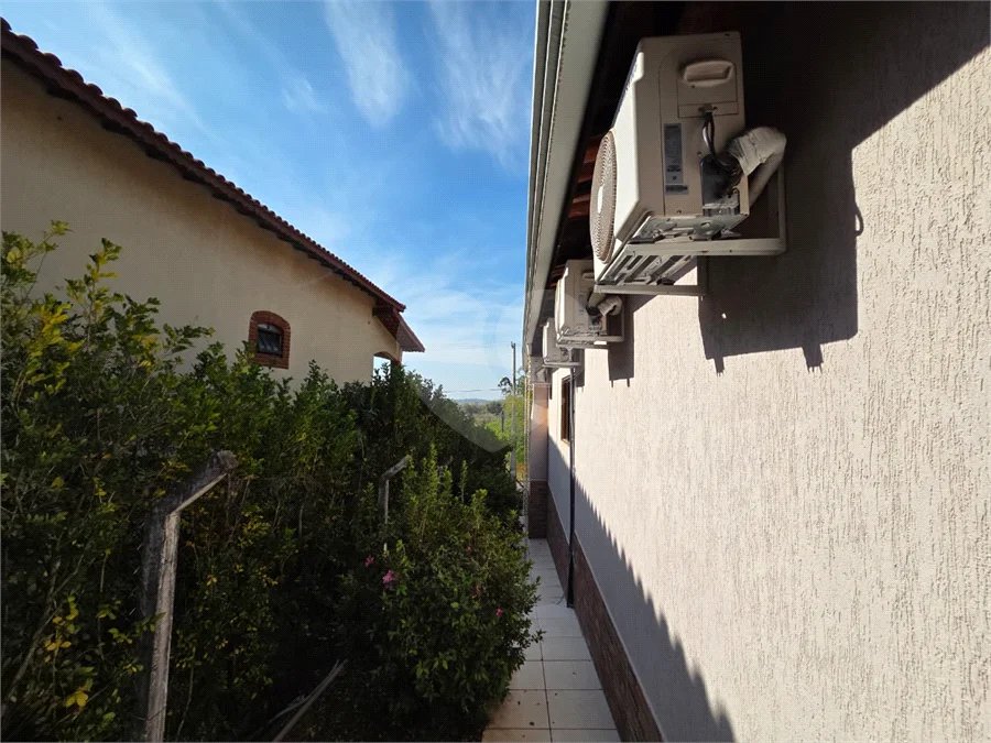 Casa com 3 dormitórios e piscina no Condomínio Cafezal VI em Itupeva SP