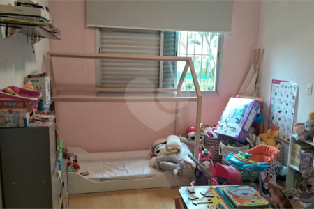 Apartamento a venda na Aclimação com 4 dormitórios e 2 vagas.