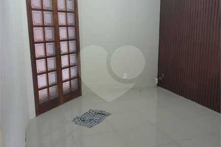 Sobrado á venda, com 03 Dormitórios, em Ibaté.