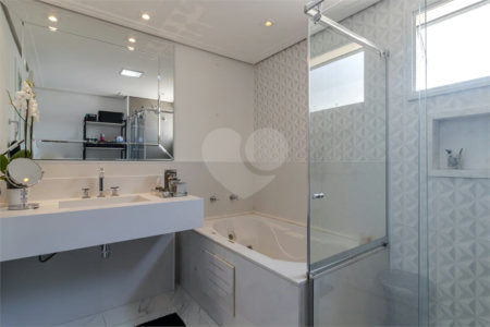APARTAMENTO IPIRANGA COM 4 SUÍTES E 3 VAGAS - REFORMADO!