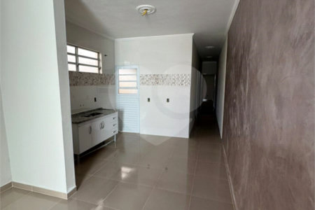 Casa com 02 Dormitórios á venda, em Cidade Aracy 2.