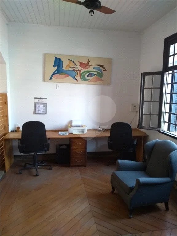 Imóvel Comercial com 6 Quartos e 2 banheiros à Venda, 445 m²