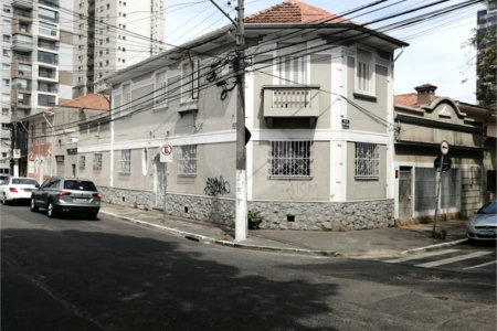 CASA À VENDA NA VILA MARIANA, 280m2, 5Q, 2 VAGAS DE GARAGEM.