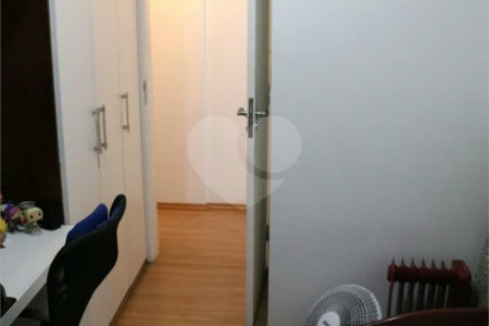 Apto na Mooca de 76m², com 2 dorms, 1 vaga, 1 suíte. Estuda permuta.