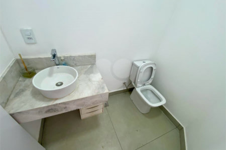 Sobrado á venda com 03 suítes, no Residencial Villeneuve em São Carlos-SP.